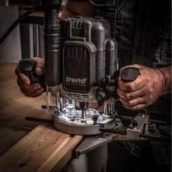 T12EK/EURO - 2300W 12mm Variable Speed Plunge Router 230V EU -Outlet Router Grip Store t12ek euro feat15