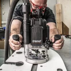 T12EK - 2300W 1/2" Variable Speed Plunge Router 240V UK -Outlet Router Grip Store t12ek feat4 1 1