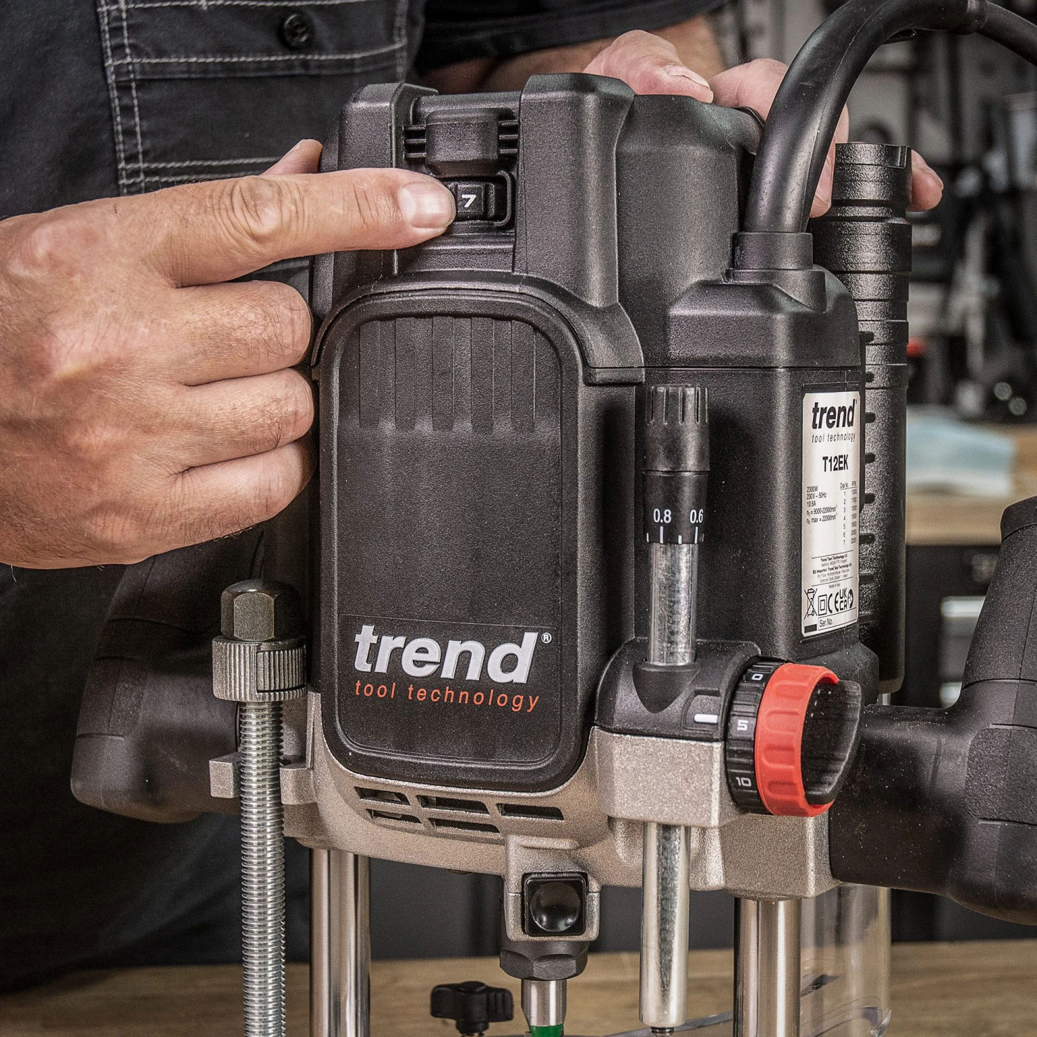 T12ELK - 2100W 1/2" Variable Speed Plunge Router 110V 32A UK 13 T12ELK - 2100W 1/2" Variable Speed Plunge Router 110V 32A UK - Image 11