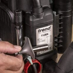 T12ELK - 2100W 1/2" Variable Speed Plunge Router 110V 32A UK 33 T12ELK - 2100W 1/2" Variable Speed Plunge Router 110V 32A UK -Outlet Router Grip Store t12elk feat8