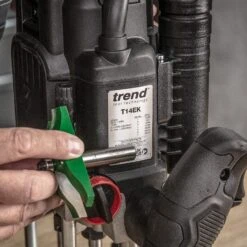 T14EK/EURO - 2300W 12mm Dual-Mode Plunge Router 230V EU 36 T14EK/EURO - 2300W 12mm Dual-Mode Plunge Router 230V EU -Outlet Router Grip Store t14ek feat11 3