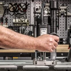 T14EK/EURO - 2300W 12mm Dual-Mode Plunge Router 230V EU 40 T14EK/EURO - 2300W 12mm Dual-Mode Plunge Router 230V EU -Outlet Router Grip Store t14ek feat15 1