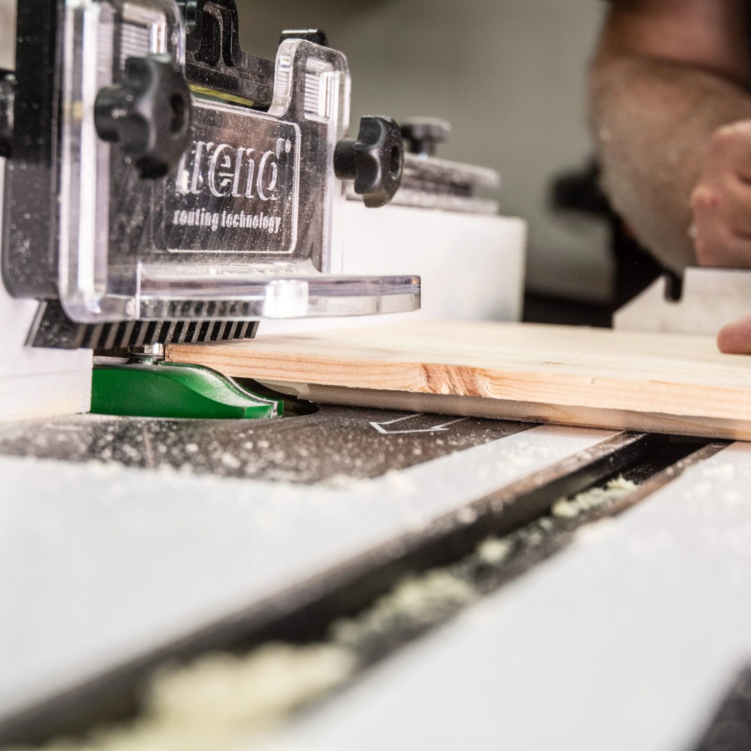 T14EK/EURO - 2300W 12mm Dual-Mode Plunge Router 230V EU 13 T14EK/EURO - 2300W 12mm Dual-Mode Plunge Router 230V EU - Image 11