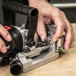 T18S/BJK1 - T18S 18V Biscuit Jointer Kit (1 X 4Ah Battery And Fast Charger) - UK & Eire Sale Only -Outlet Router Grip Store t18s bjk1 feat1