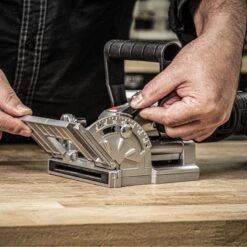 T18S/BJK1 - T18S 18V Biscuit Jointer Kit (1 X 4Ah Battery And Fast Charger) - UK & Eire Sale Only -Outlet Router Grip Store t18s bjk1 feat3 1