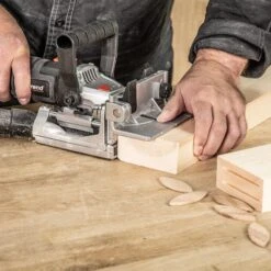 T18S/BJK1 - T18S 18V Biscuit Jointer Kit (1 X 4Ah Battery And Fast Charger) - UK & Eire Sale Only -Outlet Router Grip Store t18s bjk1 feat6 1