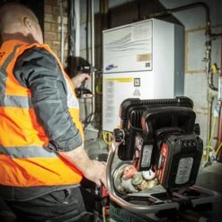 T18S/SLB - T18S 18V LED Area Light (Bare Tool) - UK & Eire Sale Only -Outlet Router Grip Store t18s slb feat5 4