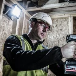 T18S/SLB - T18S 18V LED Area Light (Bare Tool) - UK & Eire Sale Only -Outlet Router Grip Store t18s slb feat9 4