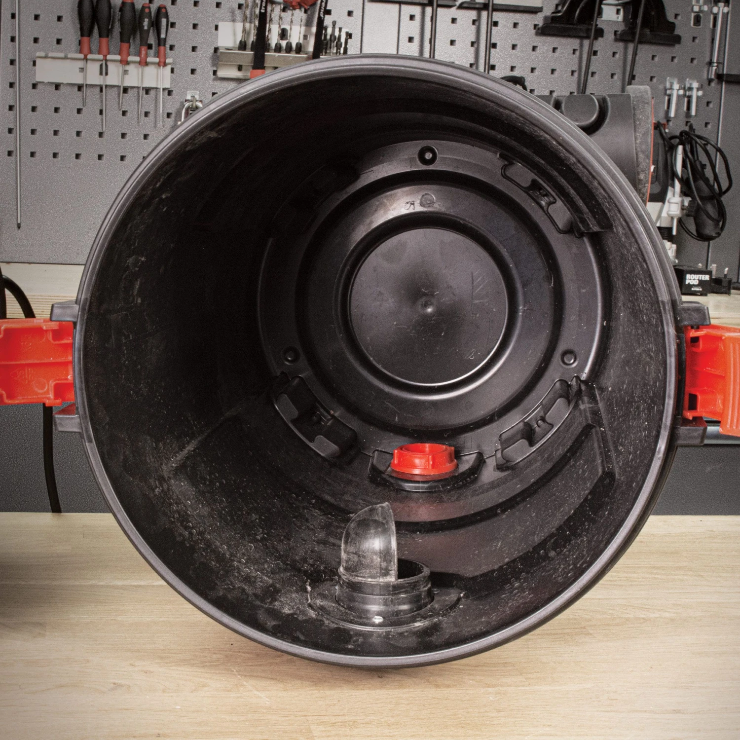 T33A/EURO - Wet And Dry M-Class Dust Extractor 1200W 230V Euro Plug - Authorised Distributors Only 17 T33A/EURO - Wet And Dry M-Class Dust Extractor 1200W 230V Euro Plug - Authorised Distributors Only - Image 15