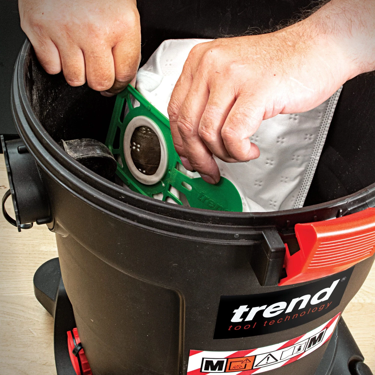 T33A/EURO - Wet And Dry M-Class Dust Extractor 1200W 230V Euro Plug - Authorised Distributors Only 16 T33A/EURO - Wet And Dry M-Class Dust Extractor 1200W 230V Euro Plug - Authorised Distributors Only - Image 14