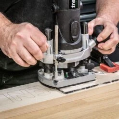 T4ELK - 760W ¼” Variable Speed Plunge Router 110V 16A -Outlet Router Grip Store t4ek feat2 2