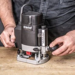 T5EB/MK2/EURO - 1000W 8mm Variable Speed Plunge Router 230V EU 33 T5EB/MK2/EURO - 1000W 8mm Variable Speed Plunge Router 230V EU -Outlet Router Grip Store t5eb mk2 feat10 1