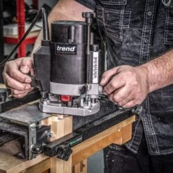 T5EB/MK2 - 1000W 1/4 Inch Variable Speed Plunge Router 240V UK -Outlet Router Grip Store t5eb mk2 feat4