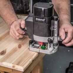 T5EB/MK2/EURO - 1000W 8mm Variable Speed Plunge Router 230V EU 28 T5EB/MK2/EURO - 1000W 8mm Variable Speed Plunge Router 230V EU -Outlet Router Grip Store t5eb mk2 feat5 1