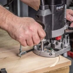 T5EB/MK2 - 1000W 1/4 Inch Variable Speed Plunge Router 240V UK -Outlet Router Grip Store t5eb mk2 feat6