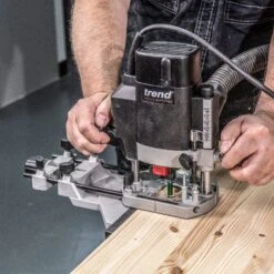 T5EB/MK2 - 1000W 1/4 Inch Variable Speed Plunge Router 240V UK -Outlet Router Grip Store t5eb mk2 feat7