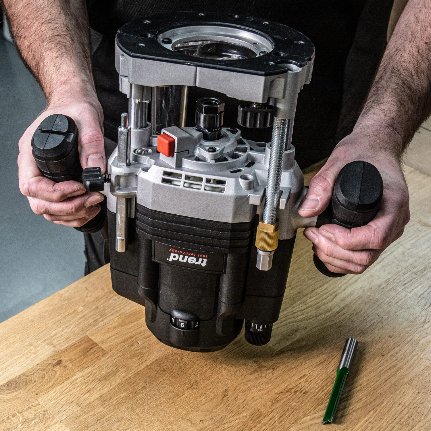 T8EK/EURO - 2200W 12mm Dual-Mode Plunge Router 230V EU 19 T8EK/EURO - 2200W 12mm Dual-Mode Plunge Router 230V EU - Image 18