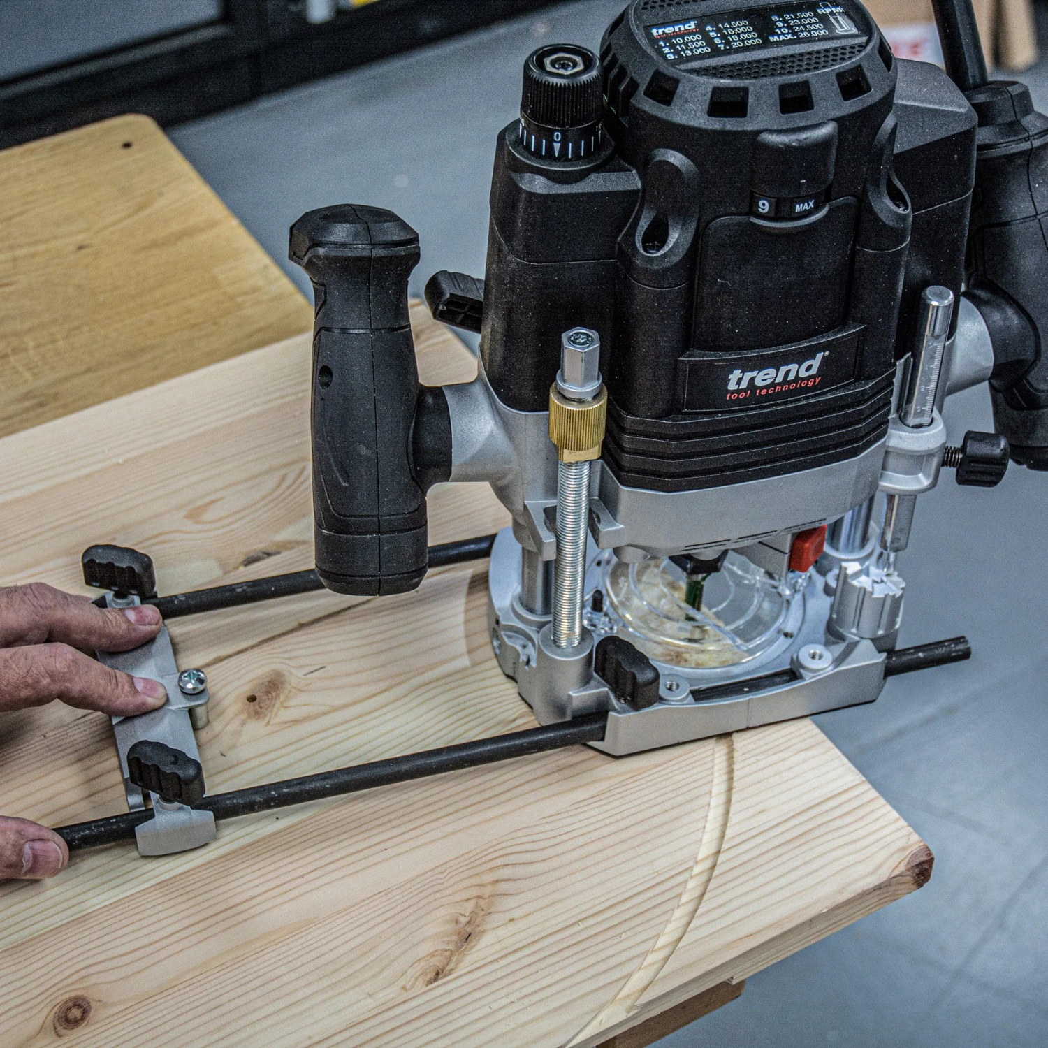 T8EK/EURO - 2200W 12mm Dual-Mode Plunge Router 230V EU 12 T8EK/EURO - 2200W 12mm Dual-Mode Plunge Router 230V EU - Image 11