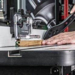 T8ELK - 2200W 1/2" Dual-Mode Plunge Router 110V 32A UK 34 T8ELK - 2200W 1/2" Dual-Mode Plunge Router 110V 32A UK -Outlet Router Grip Store t8 feat7 1